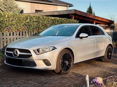 Gebraucht Mercedes A200 Progressive 163 PS (119 kW) 2019 Silber Limousine
