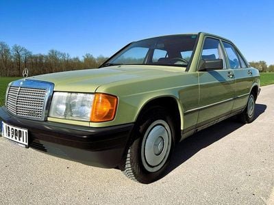 Usata Mercedes 190 122 CV (89 kW) 1983 Verde Berlina