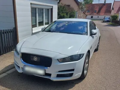 Gebraucht Jaguar XE 180 PS (132 kW) 2016 Weiß Limousine