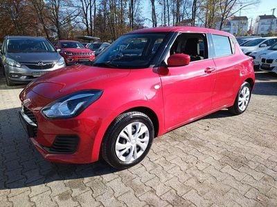 Rot Gebraucht 2021 Suzuki Swift Club Limousine | 11.800 € (Fairer Preis)