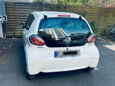 Second-hand Toyota Aygo 68 CP (50 kW) 2010 Alb Hatchback