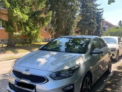 Gebraucht Kia Ceed Spirit 140 PS (102 kW) 2018 Silber Kleinwagen