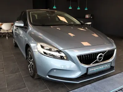 Occasion Volvo V40 Momentum 122 ch (89 kW) 2017 Bleue Berline