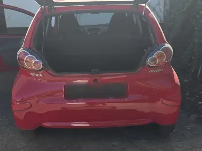 Second-hand Toyota Aygo 70 CP (51 kW) 2010 Roșu Hatchback