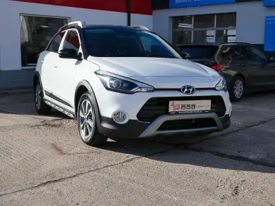 Gebraucht Hyundai i20 Active 101 PS (74 kW) 2020 Polar white / dach black Kleinwagen