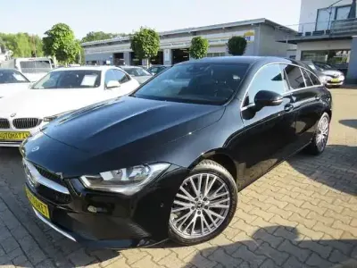 Gebraucht Mercedes CLA200 Shooting Brake 150 PS (110 kW) 2020 Nachtschwarz Kombi
