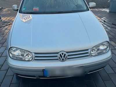 Silber Gebraucht 2000 VW Golf IV Kleinwagen | 1.800 € (Etwas zu teuer)