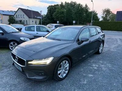 Gebraucht Volvo V60 Momentum 150 PS (110 kW) 2019 Grau Kombi