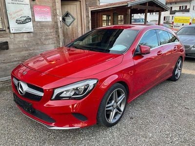 Gebraucht Mercedes CLA180 Shooting Brake Urban 109 PS (80 kW) 2017 Rot Kombi