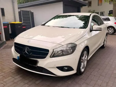 Gebraucht Mercedes A180 122 PS (89 kW) 2013 Weiß Limousine