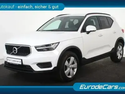Używany Volvo XC40 Momentum 156 KM (114 kW) 2022 Biały SUV