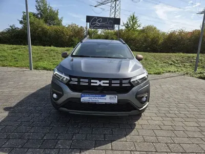 Gebraucht Dacia Jogger Extreme 141 PS (103 kW) 2025 Grau Van / Kleinbus