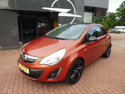 Gebraucht Opel Corsa Color Edition 101 PS (74 kW) 2012 Henna & graphit schwarz Kleinwagen