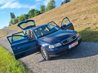 Gebraucht Audi A4 Sport 150 PS (110 kW) 1996 Blau Kombi