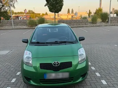 Gebraucht Toyota Yaris 69 PS (50 kW) 2007 Grün Kleinwagen