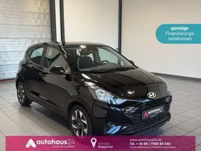 Gebraucht Hyundai i10 Trend 67 PS (49 kW) 2024 Schwarz Kleinwagen