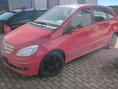 Second-hand Mercedes B180 109 CP (80 kW) 2006 Roșu Monovolum