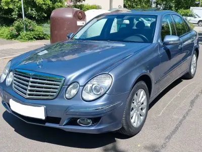 Gebraucht Mercedes E200 Elegance 184 PS (135 kW) 2007 Blau Limousine