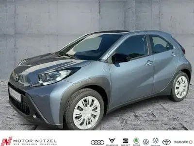 Neu Toyota Aygo X Business Edition 72 PS (52 kW) 2025 Grau SUV