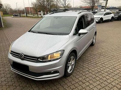 Gebraucht VW Touran Comfortline 150 PS (110 kW) 2022 Silber Van / Kleinbus