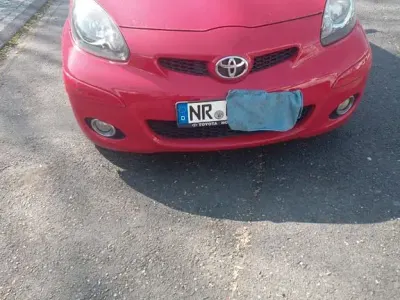 Gebraucht Toyota Aygo 68 PS (50 kW) 2009 Rot Kleinwagen