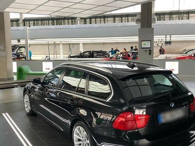Gebraucht BMW 330 Sport Line 245 PS (180 kW) 2012 Schwarz Kombi