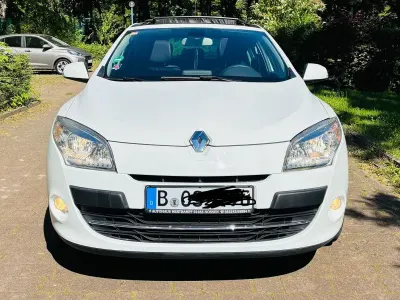 Używany Renault Mégane Luxe 131 KM (96 kW) 2010 Biały Sedan/Limuzyna