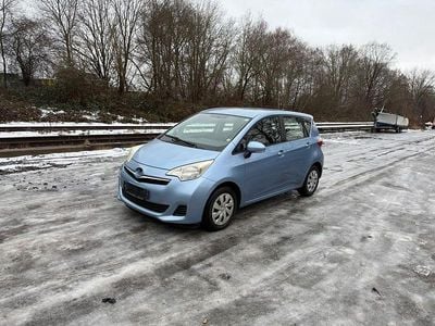 Gebraucht Toyota Verso-S 99 PS (72 kW) 2011 Blau Van / Kleinbus