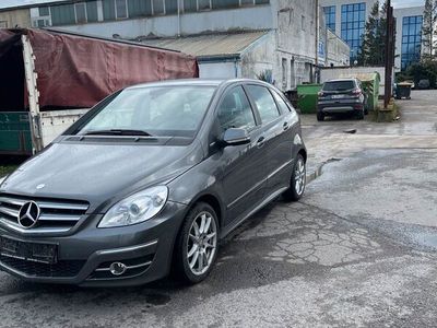 gebraucht Mercedes B180 Blue Efficiency Wenigkm/Neutüv/Teilleder/Parksensor