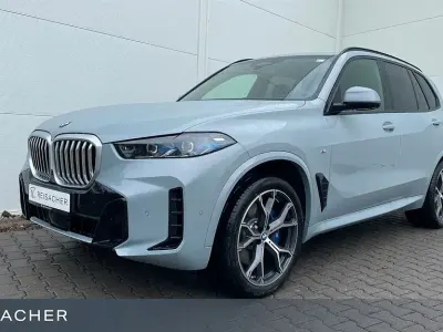 Neu BMW X5 M Sport 298 PS (219 kW) 2026 Grau SUV