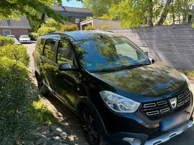 Gebraucht Dacia Lodgy Stepway 109 PS (80 kW) 2017 Schwarz Van / Kleinbus