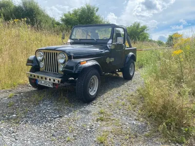 Käytetty Jeep CJ 162 HP (119 kW) 1981 Musta Katumaasturi