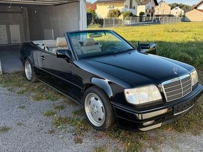 Schwarz Gebraucht 1993 Mercedes E320 AMG Cabrio | 29.900 €