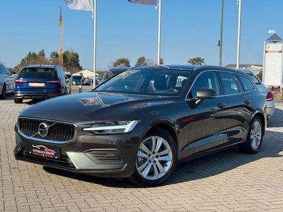Gebraucht Volvo V60 Momentum 190 PS (139 kW) 2020 Grau Kombi