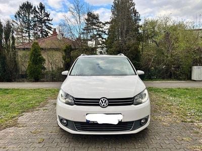 Weiß Gebraucht 2010 VW Touran Highline Van / Kleinbus | 6.850 € (Fairer Preis)