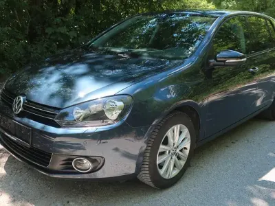 Gebraucht VW Golf VI Style 105 PS (77 kW) 2011 Blau Kleinwagen
