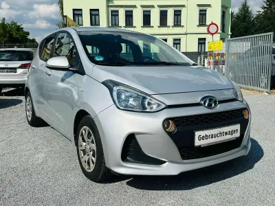 Gebraucht Hyundai i10 Trend 67 PS (49 kW) 2017 Sleek silver / met Kleinwagen