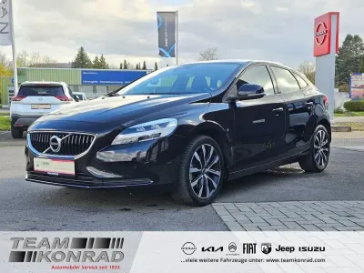 Gebraucht Volvo V40 Momentum 122 PS (89 kW) 2019 Schwarz Limousine