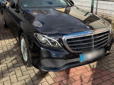 Gebraucht Mercedes E220 194 PS (142 kW) 2017 Schwarz Limousine