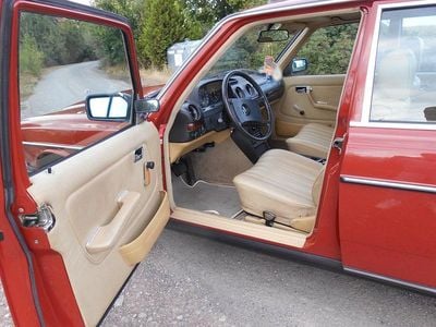 Gebraucht Mercedes 200 109 PS (80 kW) 1982 Orange Limousine