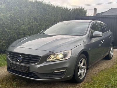 Gebraucht Volvo V60 Business Edition 150 PS (110 kW) 2016 Grau Kombi