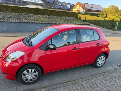 Gebraucht Toyota Yaris 69 PS (50 kW) 2010 Rot Kleinwagen