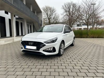 Weiß Gebraucht 2021 Hyundai i30 Edition 30 Limousine | 15.590 € (Fairer Preis)