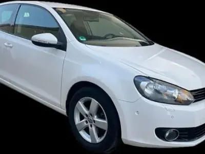 Gebraucht VW Golf VI Team 160 PS (117 kW) 2010 Weiß Kleinwagen
