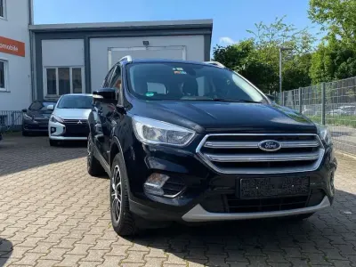 Gebraucht Ford Kuga Trend 150 PS (110 kW) 2019 Schwarz SUV