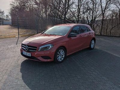Gebraucht Mercedes A200 156 PS (114 kW) 2013 Rot Limousine