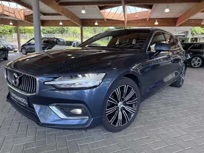 Gebraucht Volvo V60 Inscription 190 PS (139 kW) 2019 Denim blue / Kombi