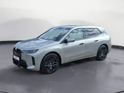 Neu BMW iX M Sport 300 kW (408 PS) 2026 Silber SUV
