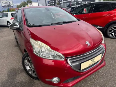 Gebraucht Peugeot 208 Allure 114 PS (83 kW) 2013 Rot Kleinwagen