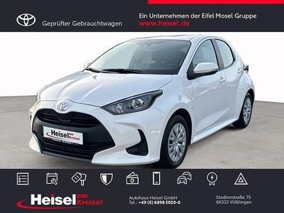 Schneeweiß Gebraucht 2022 Toyota Yaris Basis Limousine | 14.490 € (Fairer Preis)